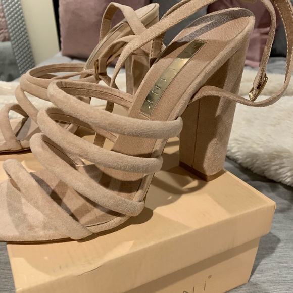 Beige strapped heels - Picture 1 of 8